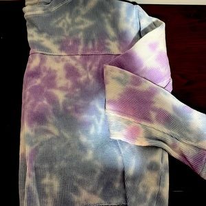 Size small , tie-die long sleeve tee